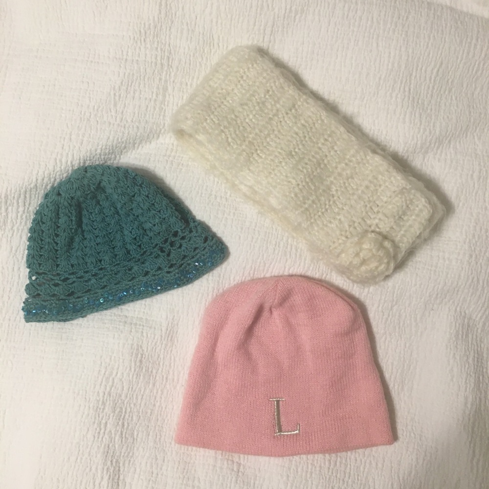 ⭐️ FREE w/ Bundle Purchase! Winter hats and scarf